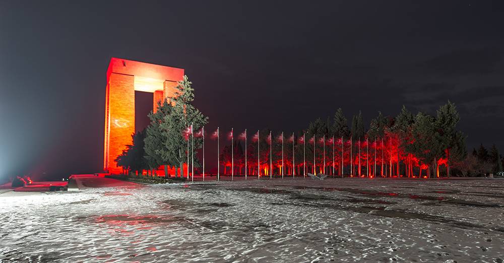 Çanakkale Şehitler Abidesi beyaza büründü 11