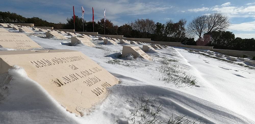 Çanakkale Şehitler Abidesi beyaza büründü 18