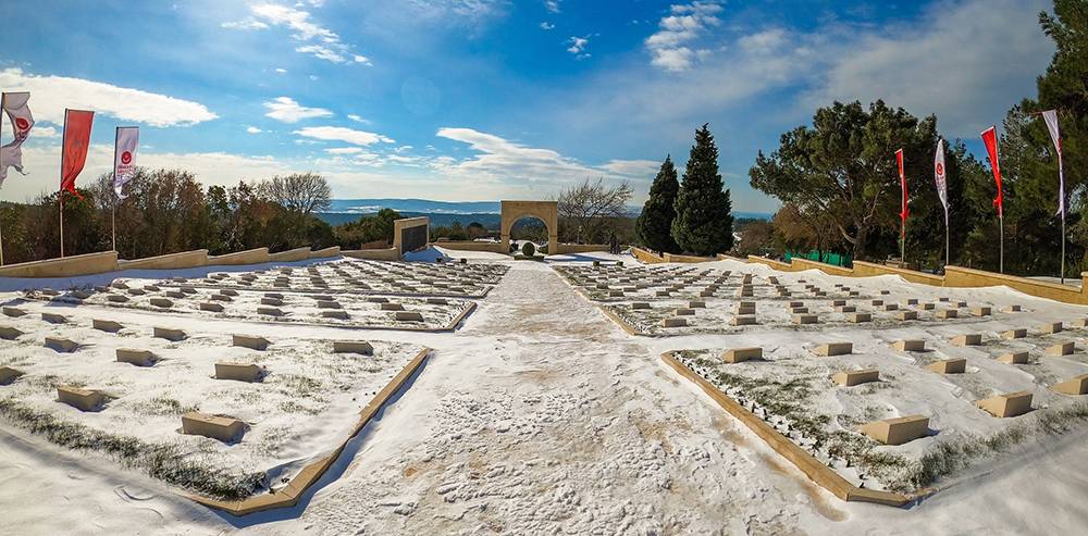 Çanakkale Şehitler Abidesi beyaza büründü 3