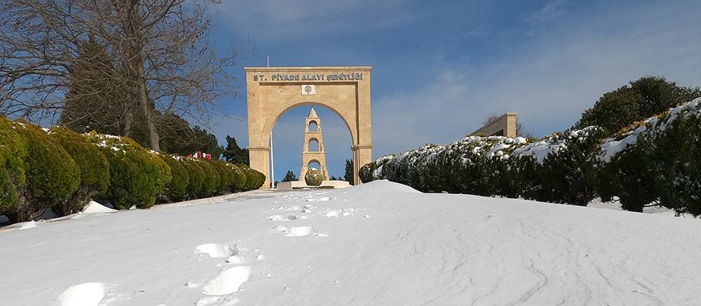 Çanakkale Şehitler Abidesi beyaza büründü 4