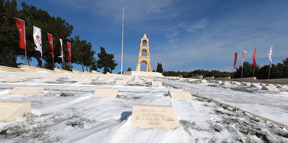 Çanakkale Şehitler Abidesi beyaza büründü 5