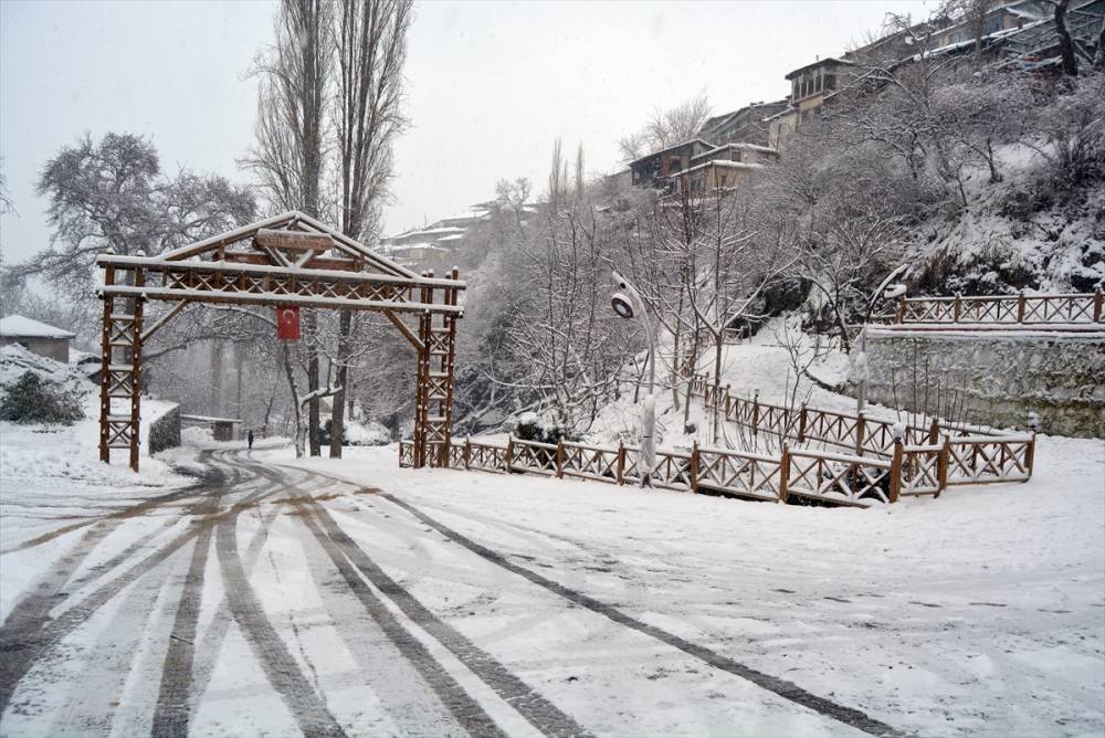 Manisa'nın "gizli hazinesi" Darkale, beyaza bürüdü 10