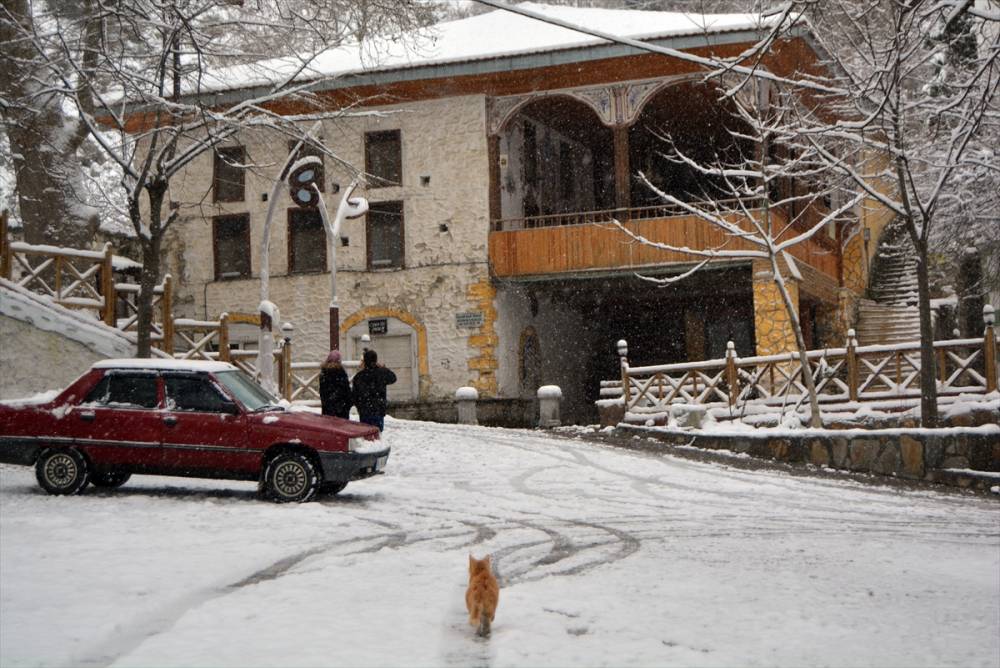 Manisa'nın "gizli hazinesi" Darkale, beyaza bürüdü 5