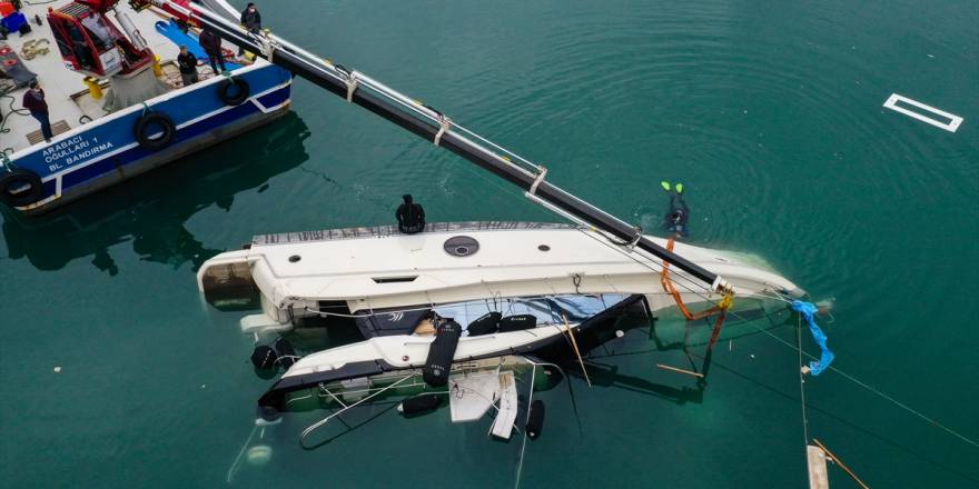 Hortumun alabora ettiği lüks yat 8 saatlik çalışmayla kurtarıldı