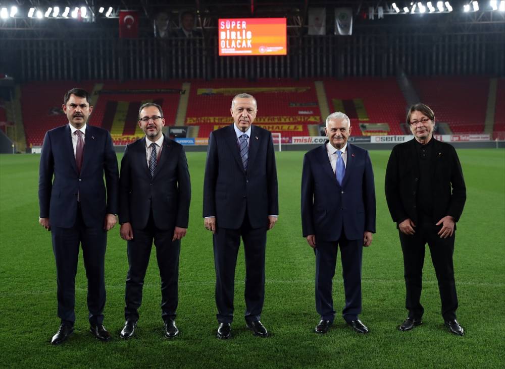 Cumhurbaşkanı Erdoğan, Gürsel Aksel stadını açtı, inceledi 10