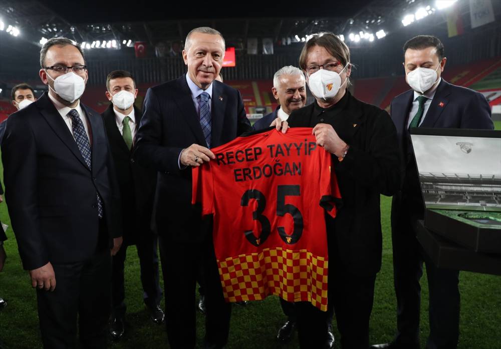 Cumhurbaşkanı Erdoğan, Gürsel Aksel stadını açtı, inceledi 11