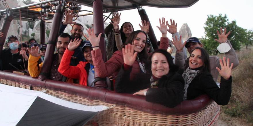 Kapadokya’da Beşiktaş’ın şampiyonluğu gökyüzünde kutlandı