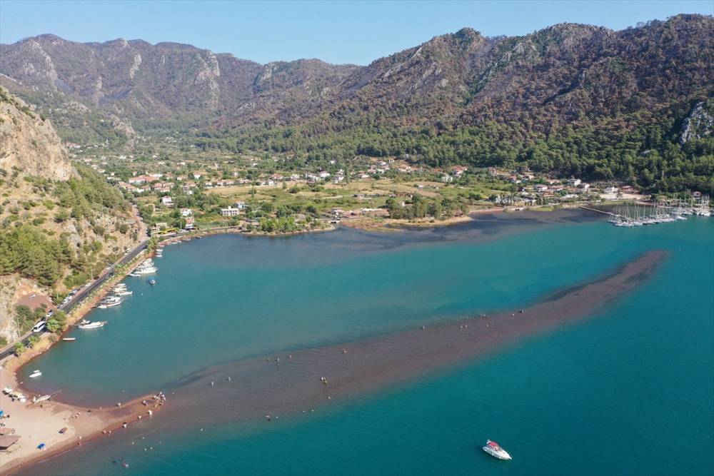 Marmaris Kızkumu Plajı çevresinde yanan ormanlık alanlar havadan görüntü 12