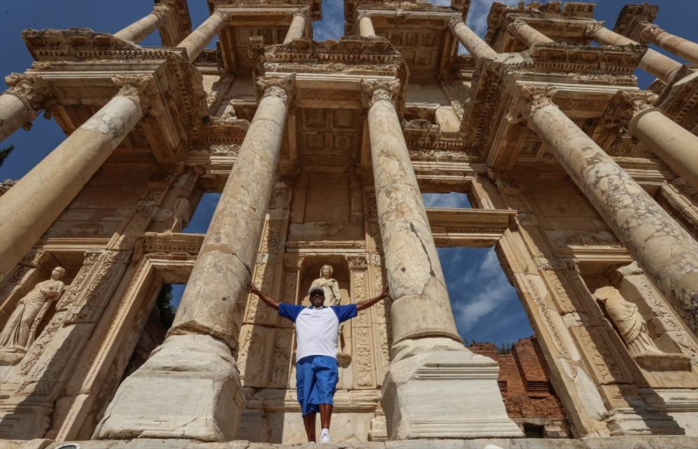 Efes Antik Kenti'nde ziyaretçi sayısı 7 ayda 340 bini aştı 12