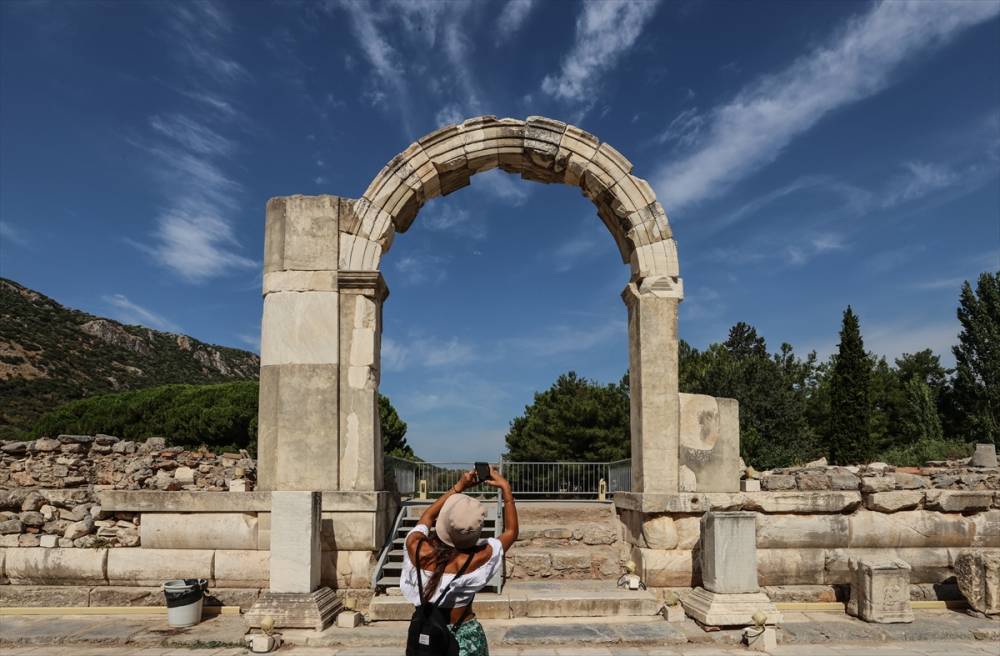 Efes Antik Kenti'nde ziyaretçi sayısı 7 ayda 340 bini aştı 15