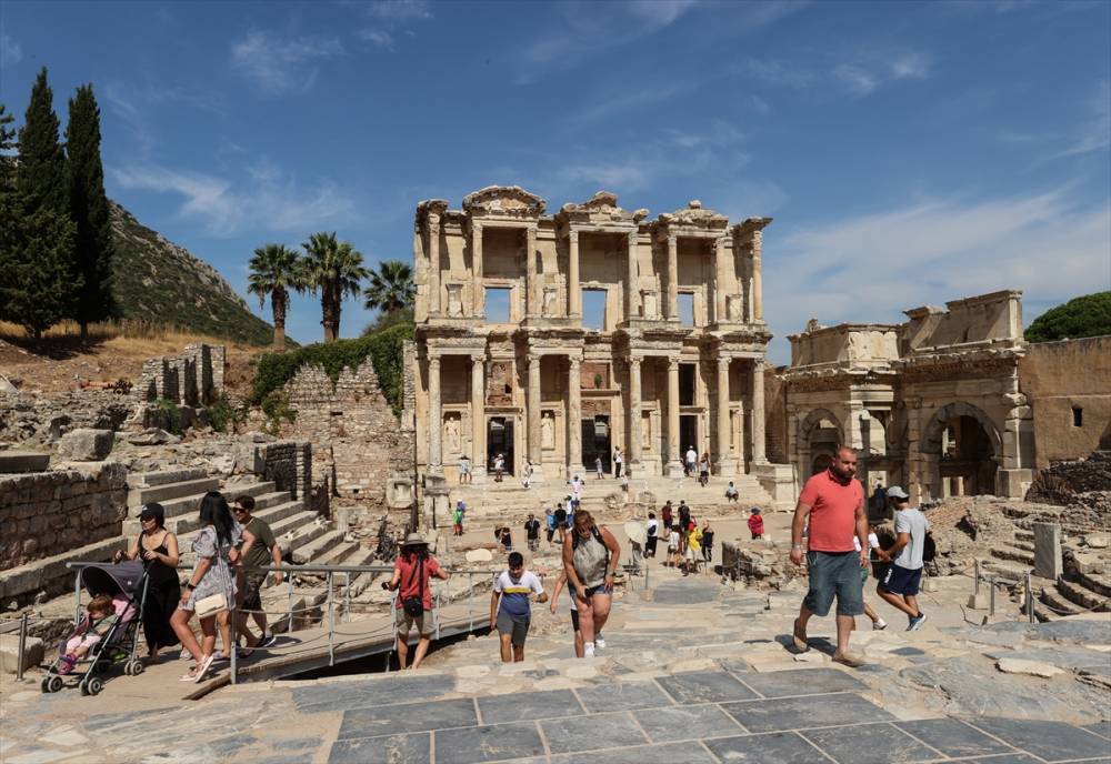 Efes Antik Kenti'nde ziyaretçi sayısı 7 ayda 340 bini aştı 16