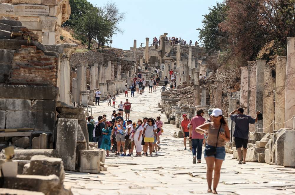 Efes Antik Kenti'nde ziyaretçi sayısı 7 ayda 340 bini aştı 8