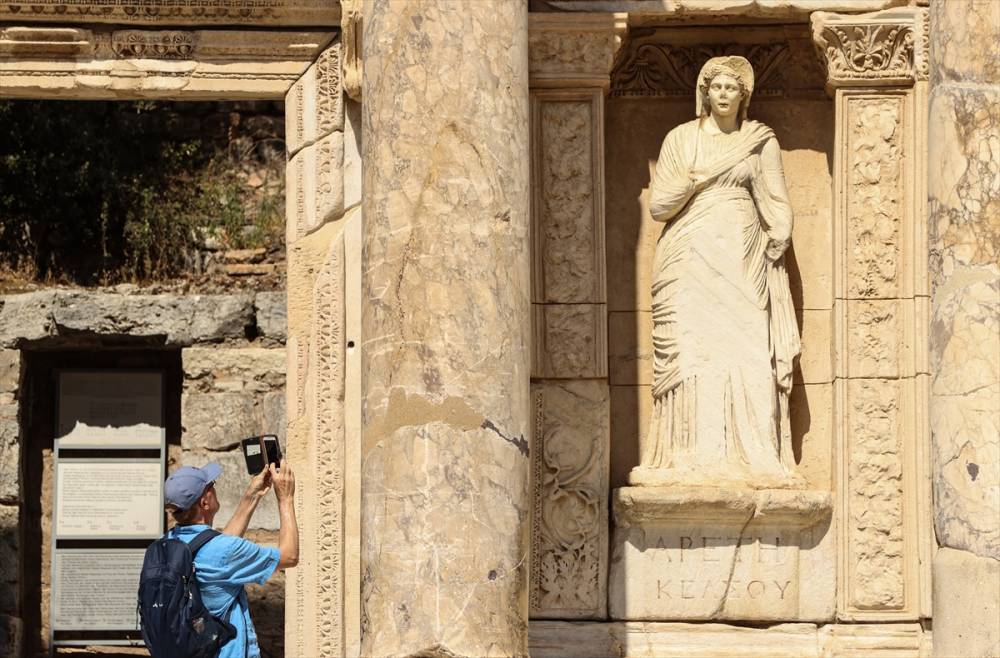 Efes Antik Kenti'nde ziyaretçi sayısı 7 ayda 340 bini aştı 9