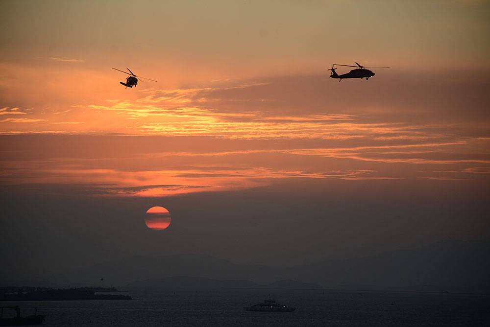 İzmir... 9 Eylül... Körfez... Akşam Güneşi... Gösteri Helikopterleri... 10