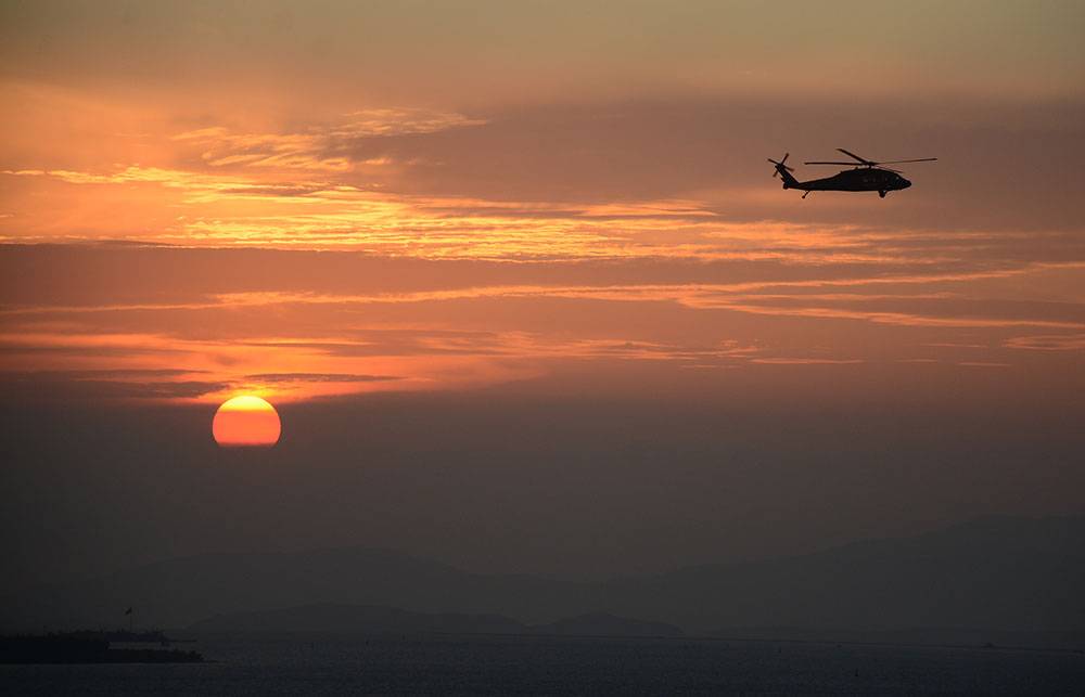 İzmir... 9 Eylül... Körfez... Akşam Güneşi... Gösteri Helikopterleri... 18