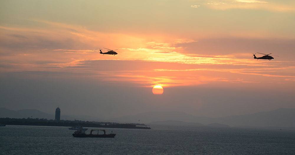 İzmir... 9 Eylül... Körfez... Akşam Güneşi... Gösteri Helikopterleri... 3