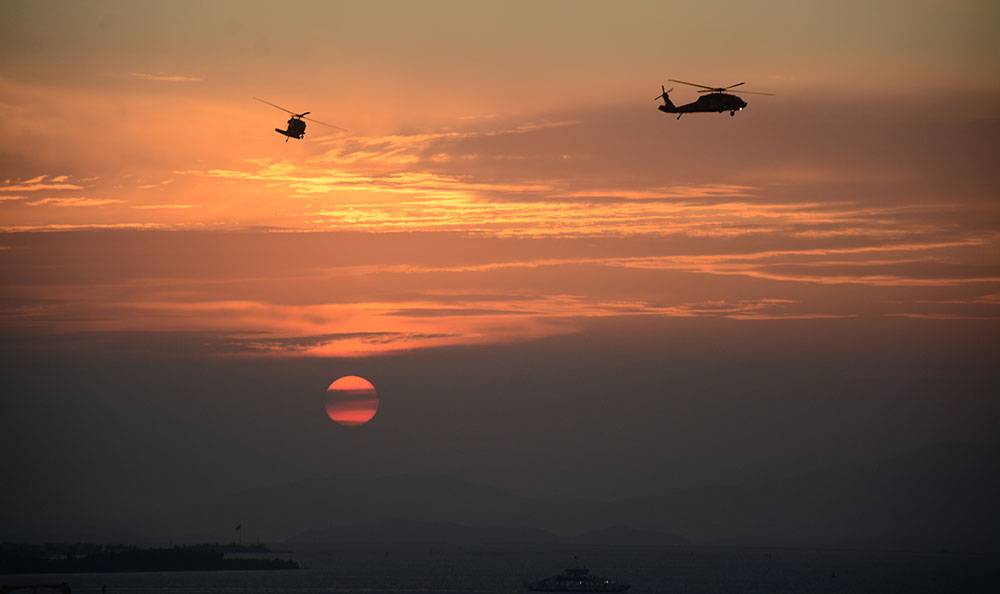 İzmir... 9 Eylül... Körfez... Akşam Güneşi... Gösteri Helikopterleri... 8
