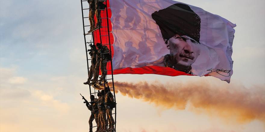 İzmir'in düşman işgalinden kurtuluşunun 99. yıl dönümü