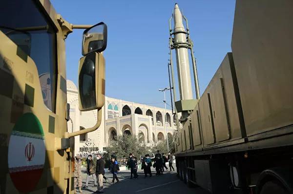 İran, Irak'taki ABD üssüne attığı füzeleri sergiledi 1