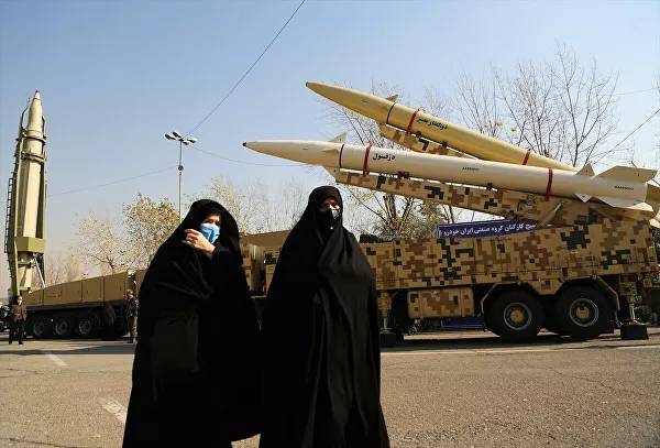 İran, Irak'taki ABD üssüne attığı füzeleri sergiledi 10