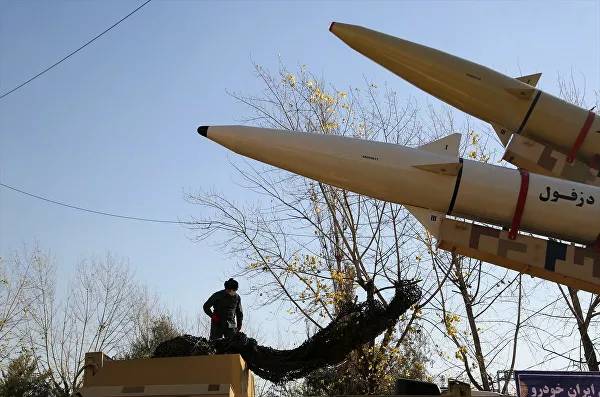 İran, Irak'taki ABD üssüne attığı füzeleri sergiledi 3