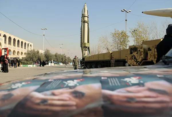 İran, Irak'taki ABD üssüne attığı füzeleri sergiledi 4