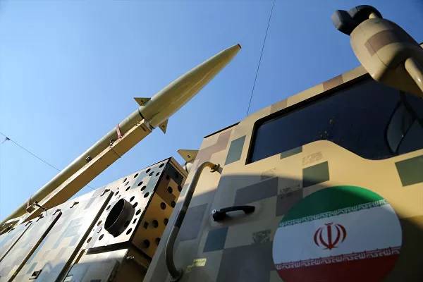 İran, Irak'taki ABD üssüne attığı füzeleri sergiledi 8