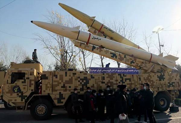 İran, Irak'taki ABD üssüne attığı füzeleri sergiledi 9