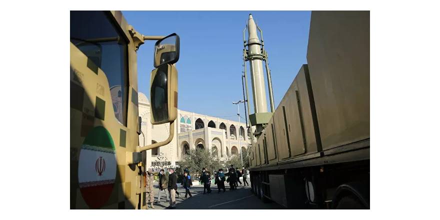 İran, Irak'taki ABD üssüne attığı füzeleri sergiledi