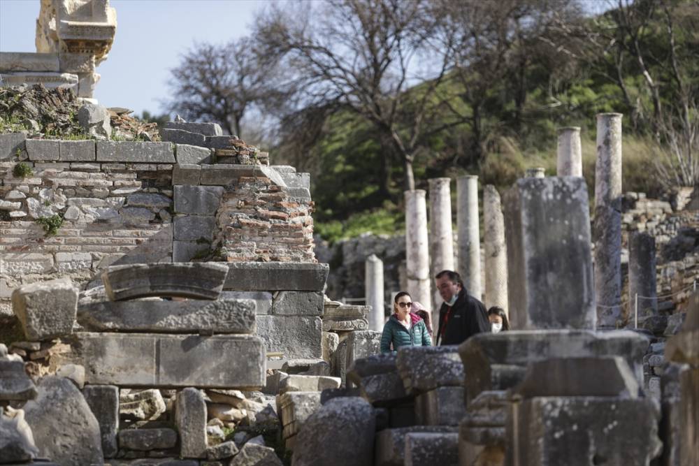 Efes Antik Kenti her mevsim turist ağırlamaya devam ediyor 10