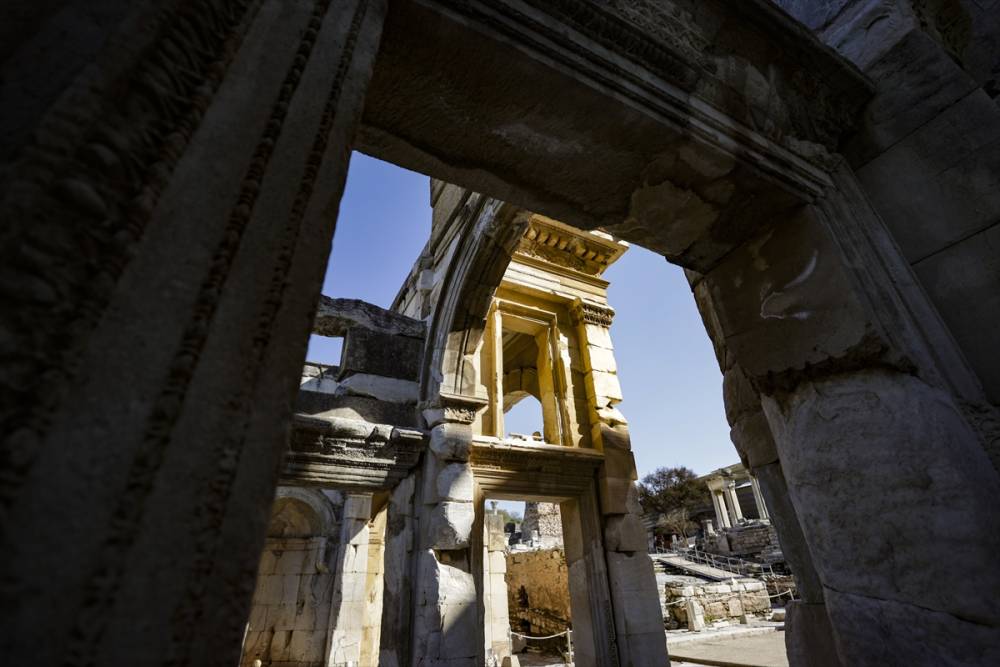 Efes Antik Kenti her mevsim turist ağırlamaya devam ediyor 14