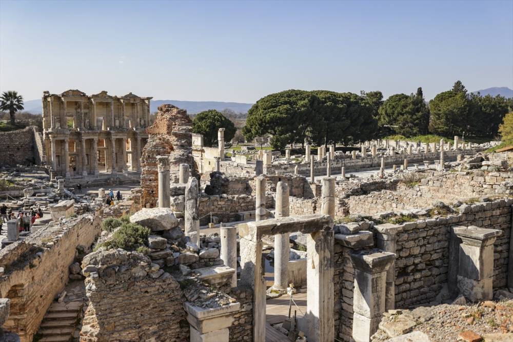 Efes Antik Kenti her mevsim turist ağırlamaya devam ediyor 15