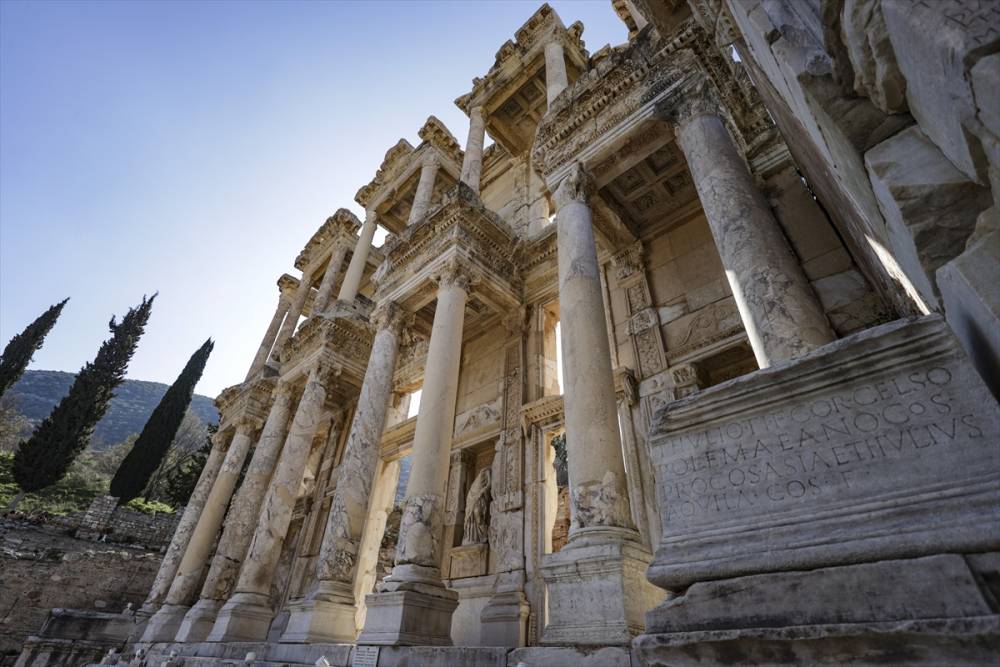 Efes Antik Kenti her mevsim turist ağırlamaya devam ediyor 16