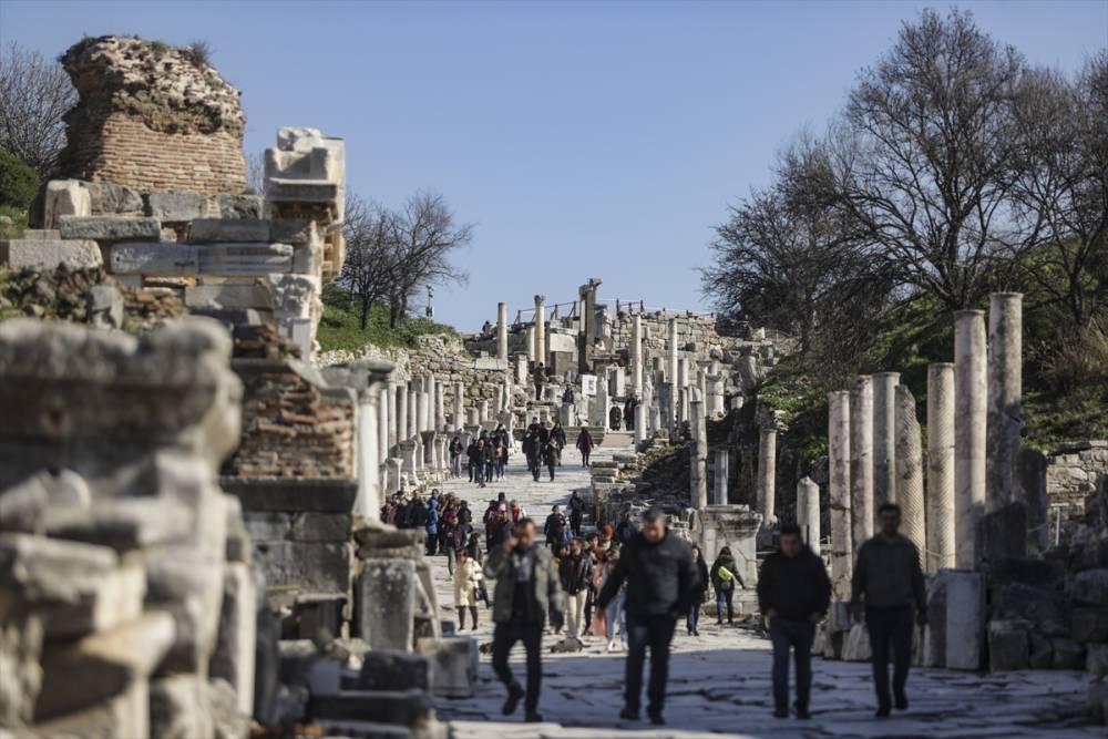 Efes Antik Kenti her mevsim turist ağırlamaya devam ediyor 17