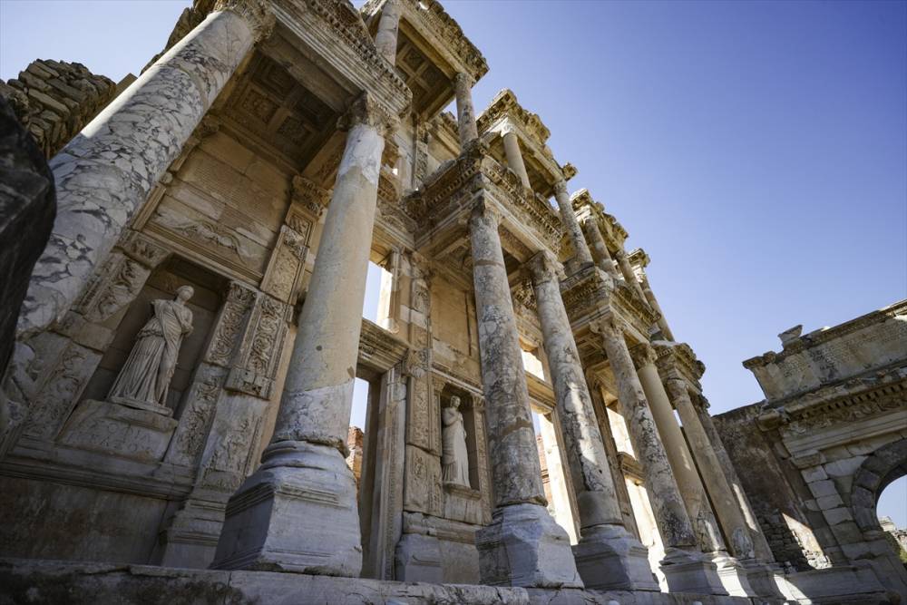 Efes Antik Kenti her mevsim turist ağırlamaya devam ediyor 3