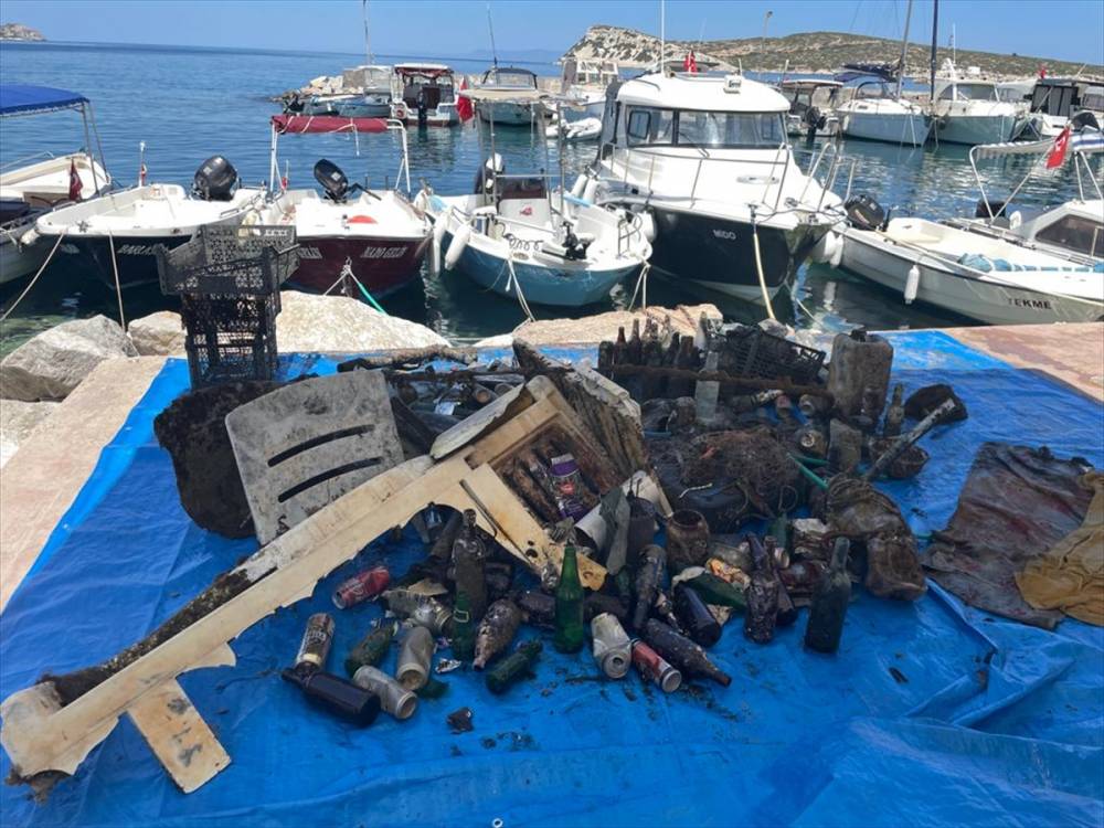 İzmir'de dalgıçlar denizde hayalet ağ topladı 3