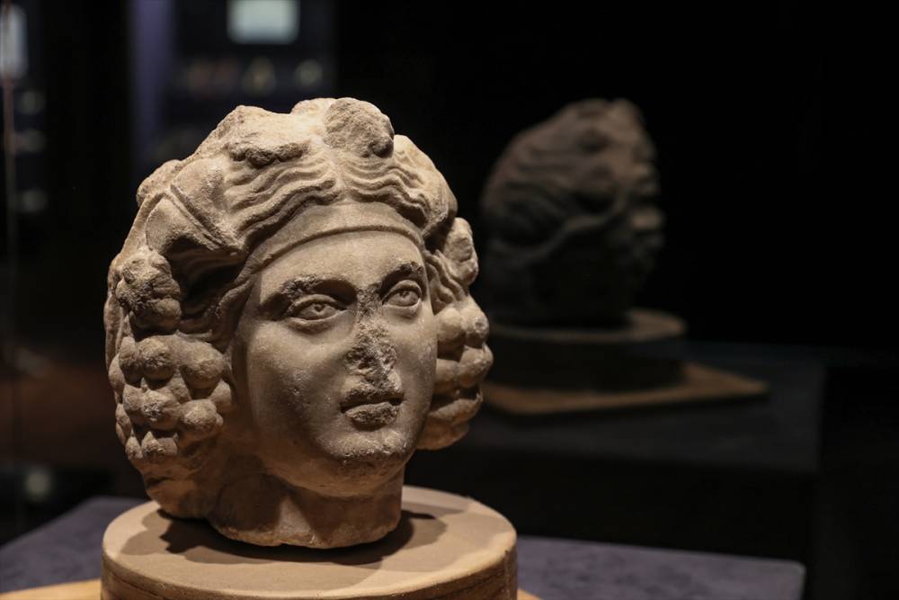 İzmir Arkeoloji Müzesinde Dionysos'a adanan eserler sergilenmeye ba 15