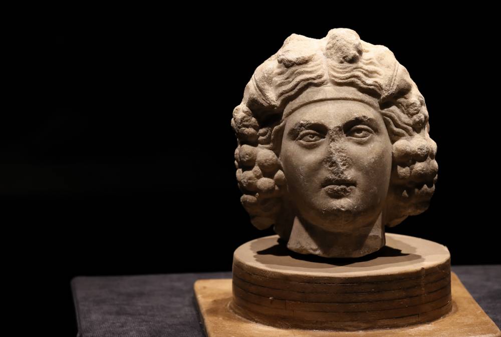 İzmir Arkeoloji Müzesinde Dionysos'a adanan eserler sergilenmeye ba 19