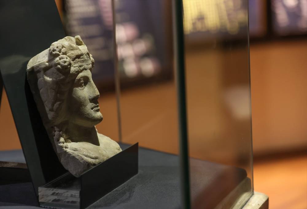 İzmir Arkeoloji Müzesinde Dionysos'a adanan eserler sergilenmeye ba 4