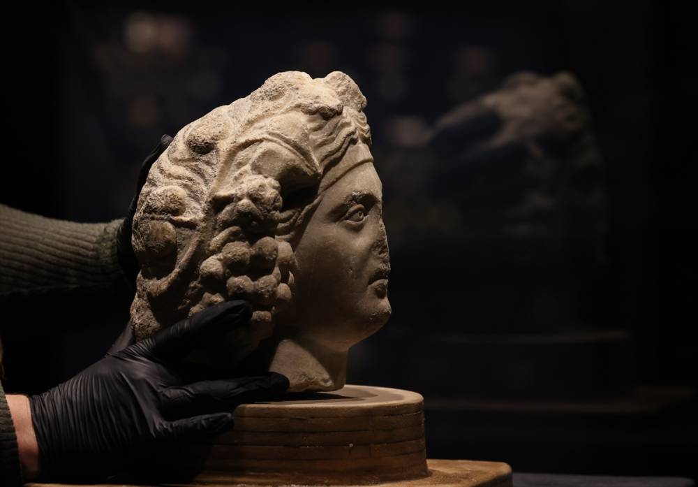 İzmir Arkeoloji Müzesinde Dionysos'a adanan eserler sergilenmeye ba 7