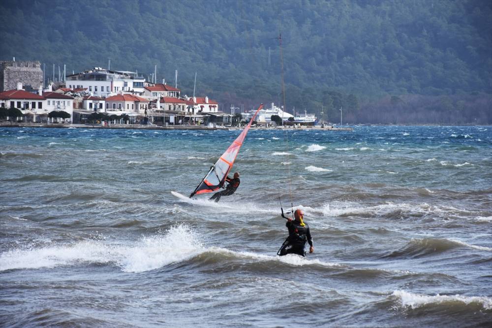 Marmaris'te adrenalin tutkunları sörf keyfi yaşadı 7