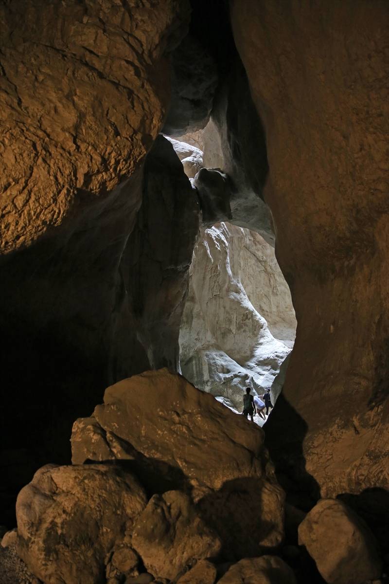 Muğla ile Antalya'yı ayıran Saklıkent Kanyonu, ziyaretçilerini seri 11