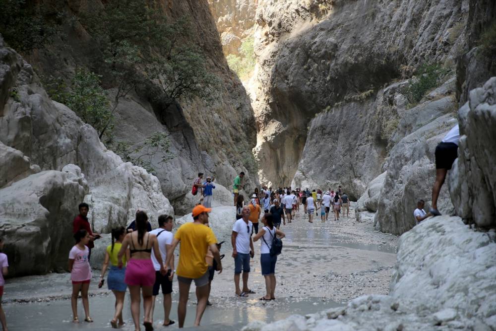 Muğla ile Antalya'yı ayıran Saklıkent Kanyonu, ziyaretçilerini seri 12