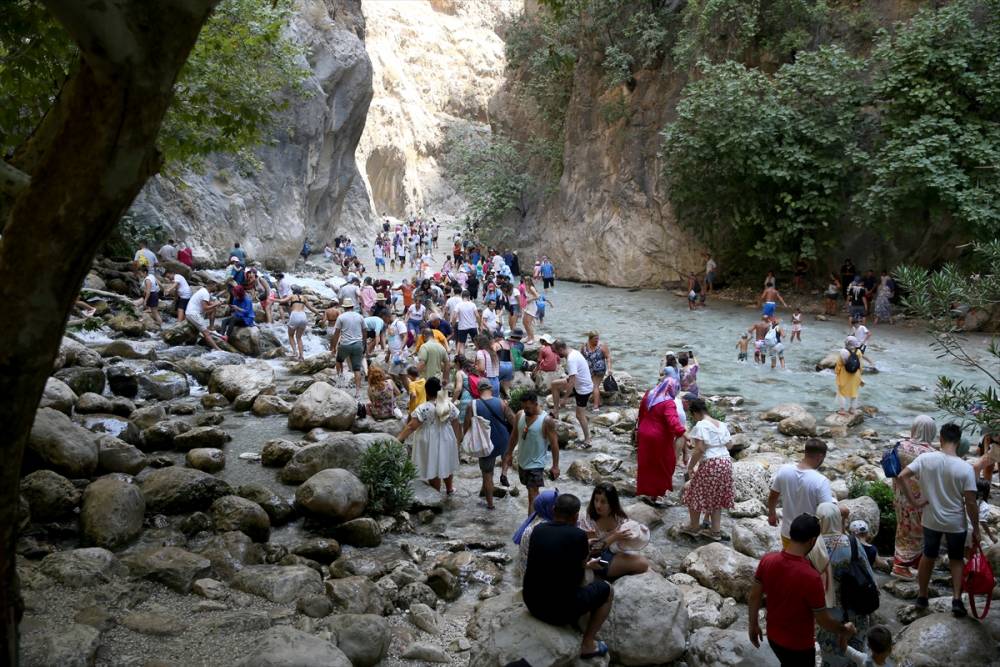 Muğla ile Antalya'yı ayıran Saklıkent Kanyonu, ziyaretçilerini seri 17