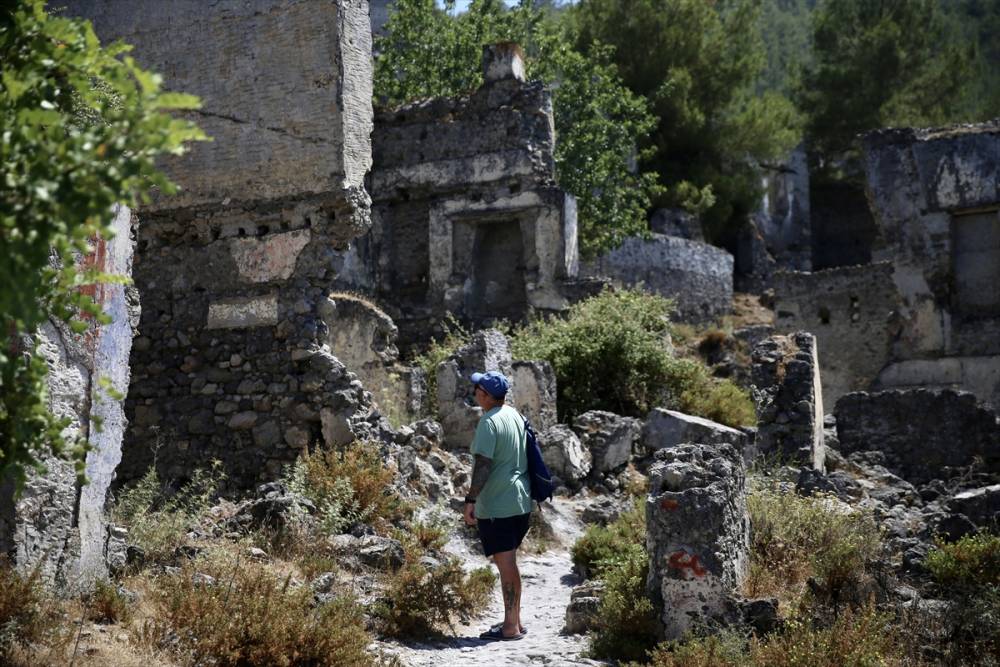 Fethiye'deki "Hayalet köy" turistlerin ziyaretleriyle can 12