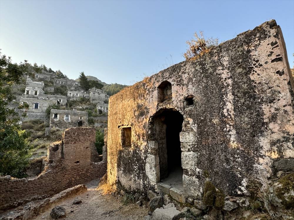 Fethiye'deki "Hayalet köy" turistlerin ziyaretleriyle can 16