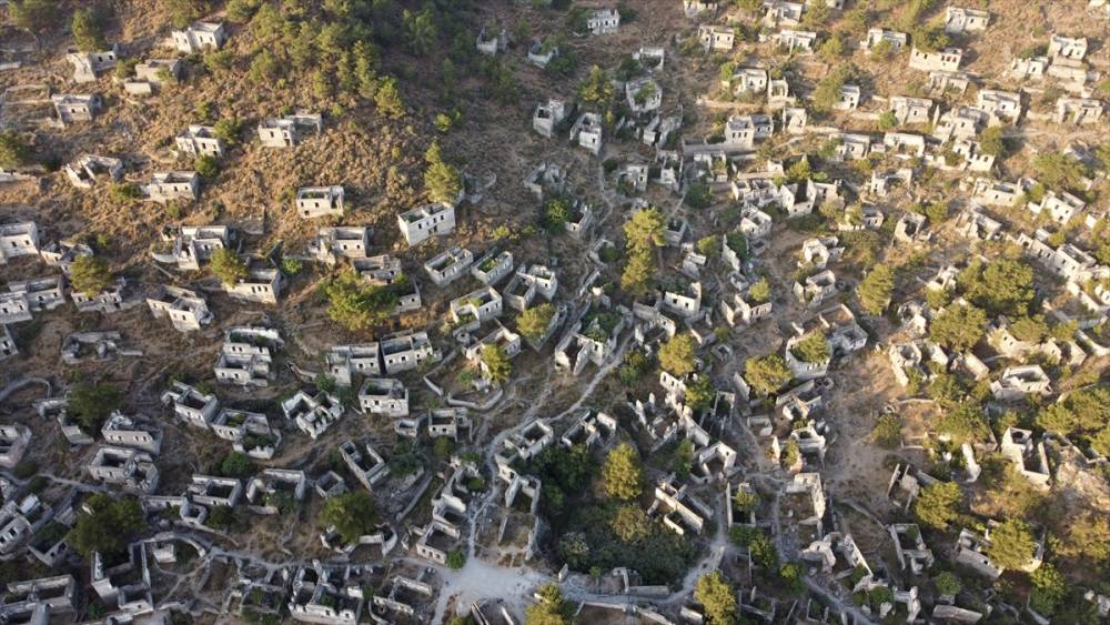 Fethiye'deki "Hayalet köy" turistlerin ziyaretleriyle can 8