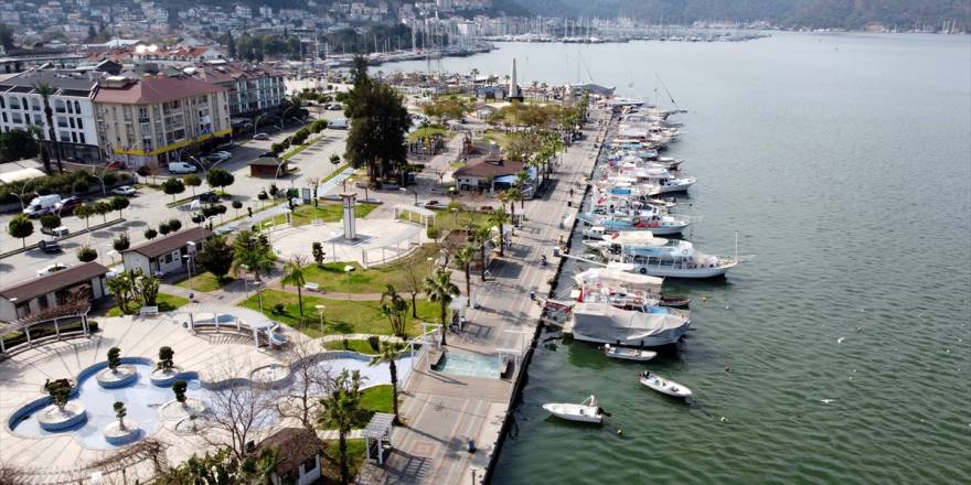 Turizm merkezleri Antalya ve Muğla sokağa çıkma kısıtlamasıyla sessizliğ