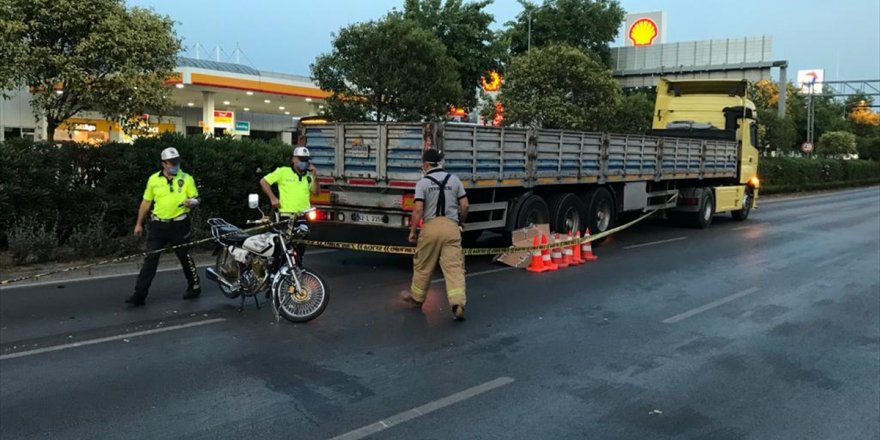 İzmir'de tırla çarpışan motosikletin sürücüsü öldü