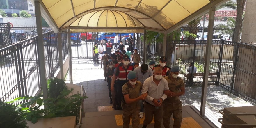 İzmir'de rüşvet operasyonunda 11 şüpheli yakalandı